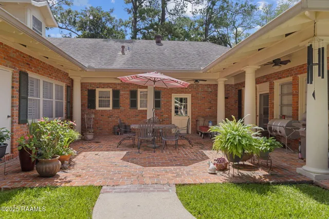 $560,000 | 313 Darby Lane, New Iberia, LA 70560