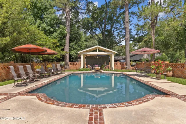 $560,000 | 313 Darby Lane, New Iberia, LA 70560