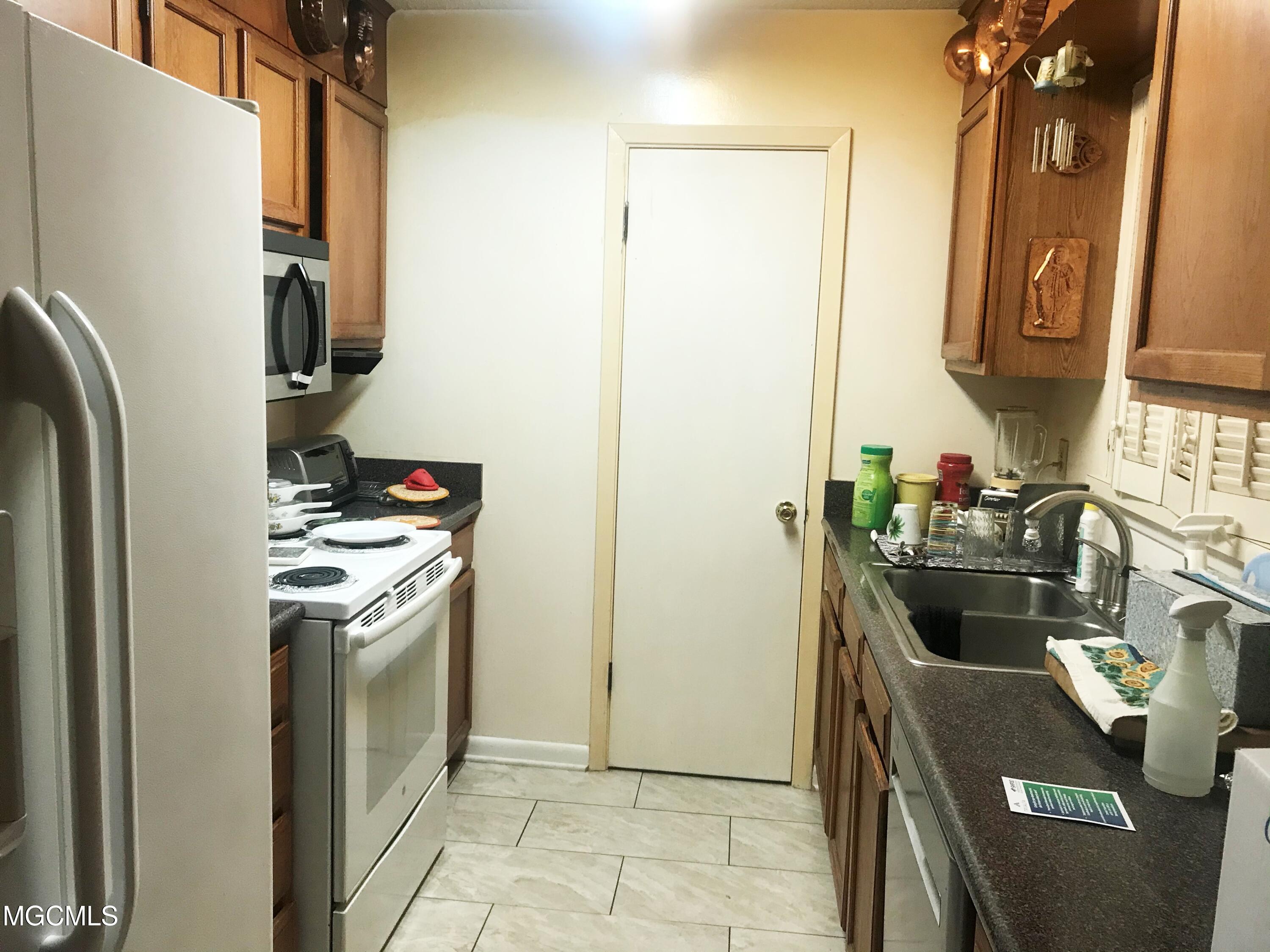 2223 Switzer Road Gulfport, MS 39507 - Photo 2 of 4 Switzer Kitchen