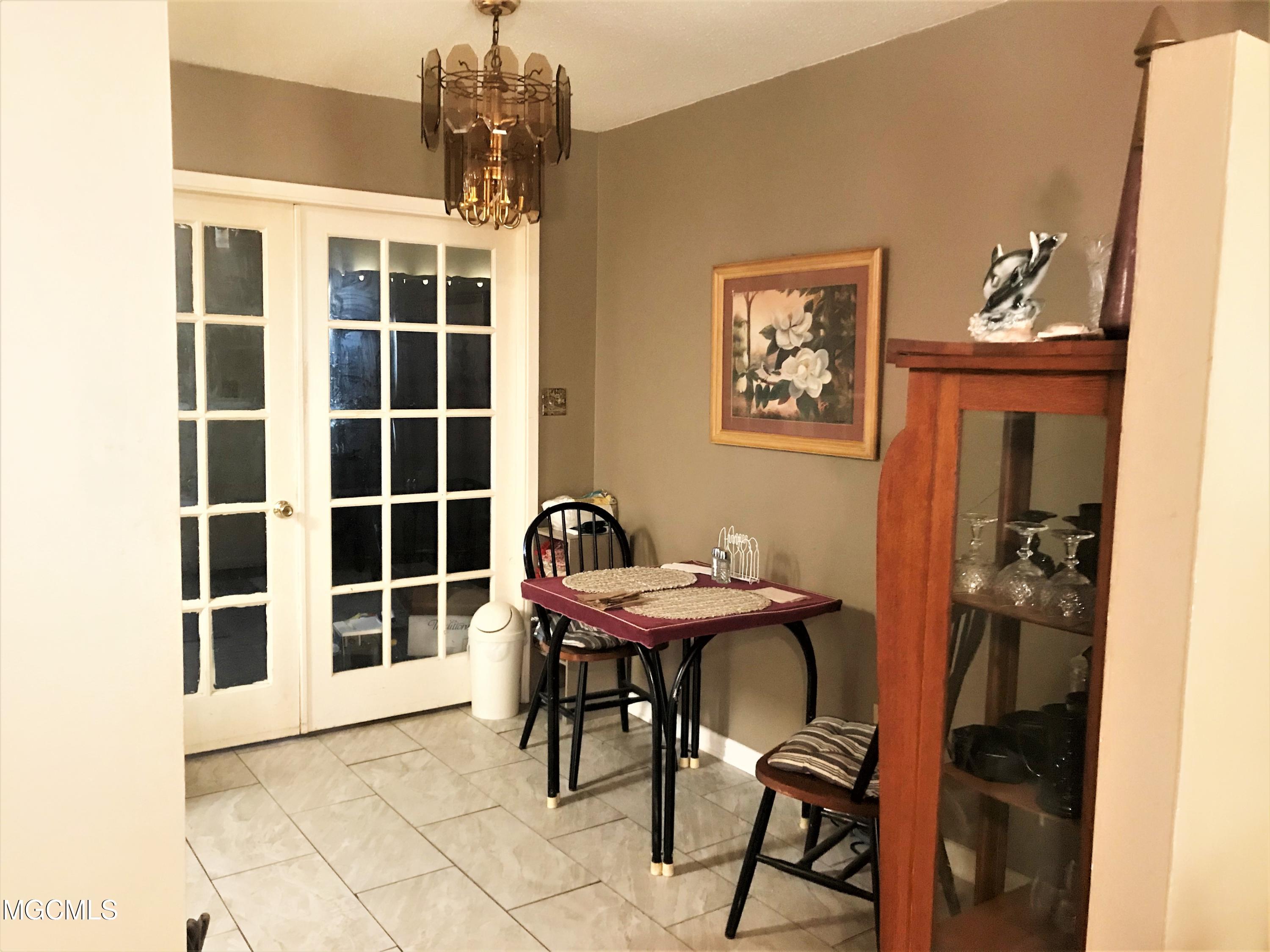 2223 Switzer Road Gulfport, MS 39507 - Photo 3 of 4 Switzer dining area