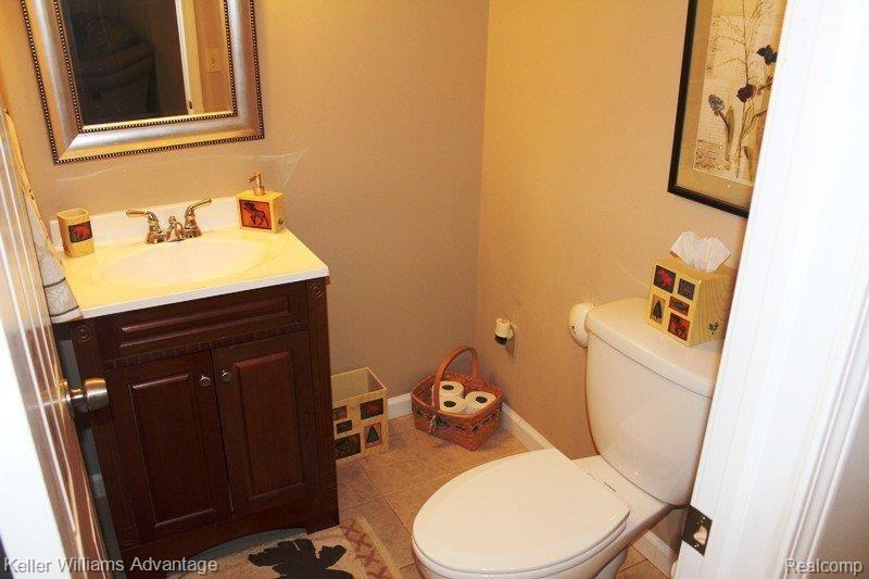 24271 Weathervane Court Novi, MI 48374 - Photo 23 of 25 Powder Room in LL
