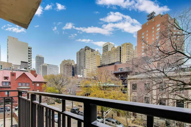 $315,000 | 1350 North Astor Street, Unit 4C, Chicago, IL 60610