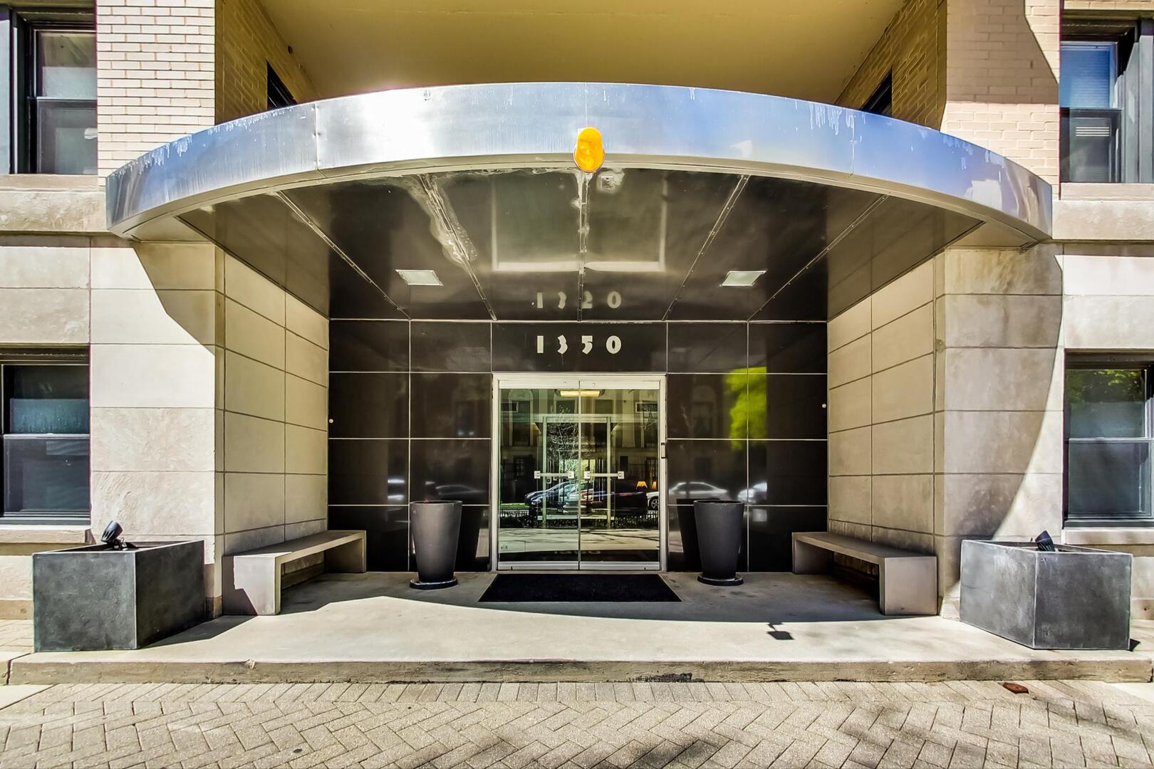 1350 North Astor Street, Unit 4C Chicago, IL 60610 - Photo 2 of 23