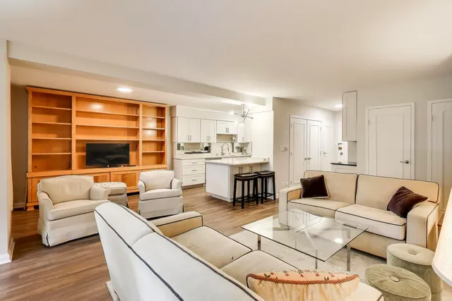 $315,000 | 1350 North Astor Street, Unit 4C, Chicago, IL 60610