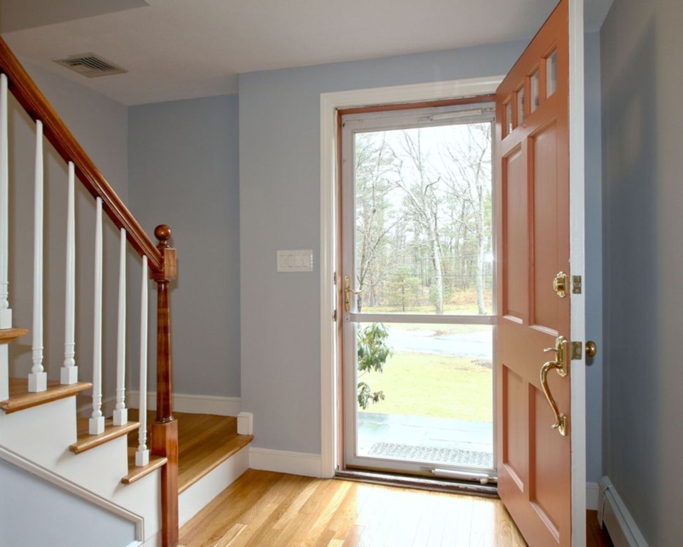 10 Hickory Hill Road Wayland, MA 01778 - Photo 3 of 23