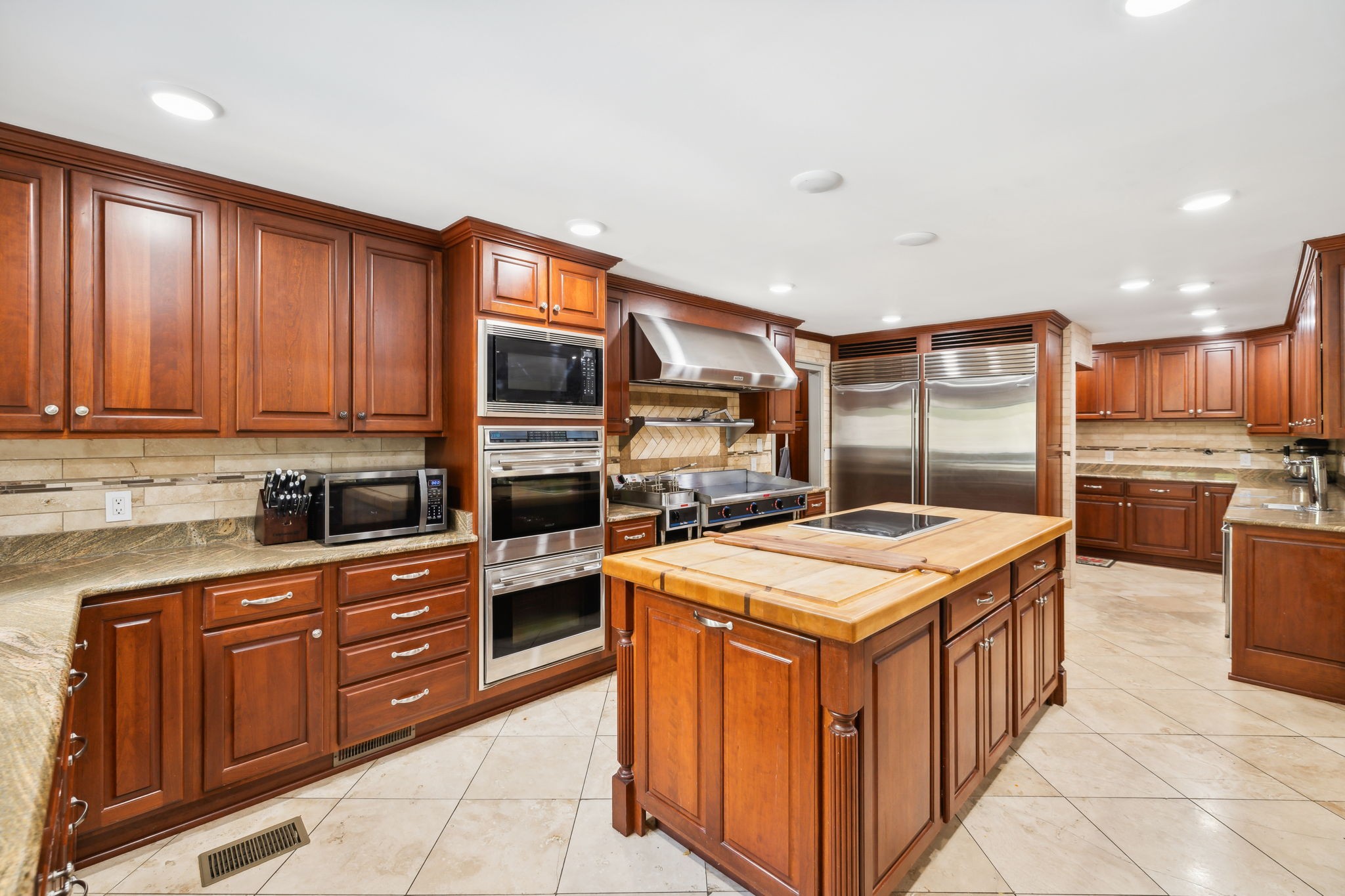 1657 Boswell Road Winchester, TN 37398 - Photo 16 of 70 a kitchen with stainless steel appliances granite countertop a stove oven and a refrigerator