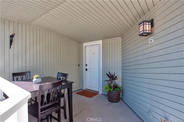 a view of entryway and hall