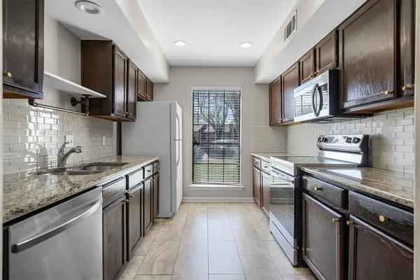 $2,100 | 710 Peach Court, Grapevine, TX 76051