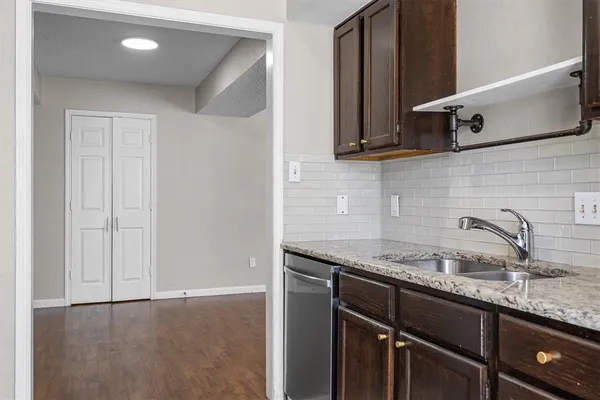 $2,100 | 710 Peach Court, Grapevine, TX 76051