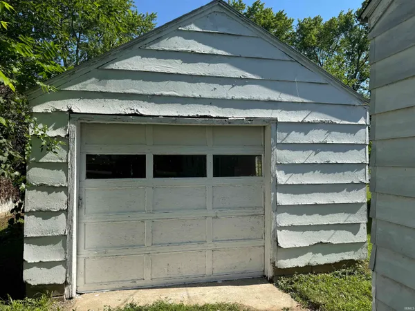 $800 | 2110 East Yale Avenue, Muncie, IN 47303