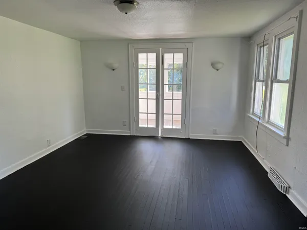 $800 | 2110 East Yale Avenue, Muncie, IN 47303