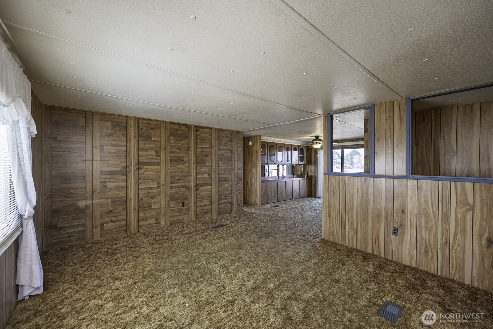 4934 Rd M Northeast Moses Lake, WA 98837 - Photo 12 of 34 en empty room with windows