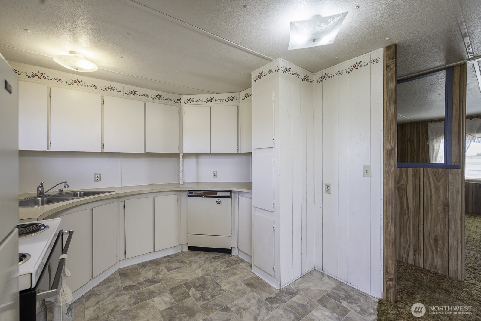 4934 Rd M Northeast Moses Lake, WA 98837 - Photo 14 of 34 a view of a kitchen with electric appliances