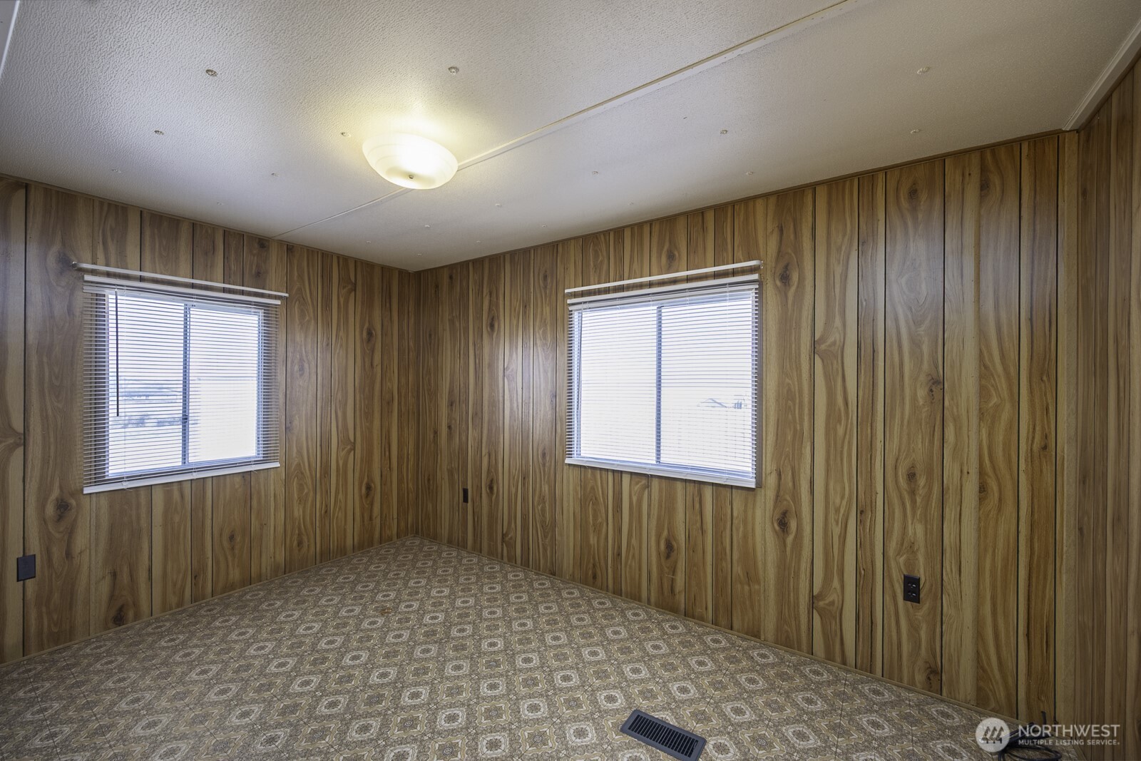 4934 Rd M Northeast Moses Lake, WA 98837 - Photo 21 of 34 an empty room with windows