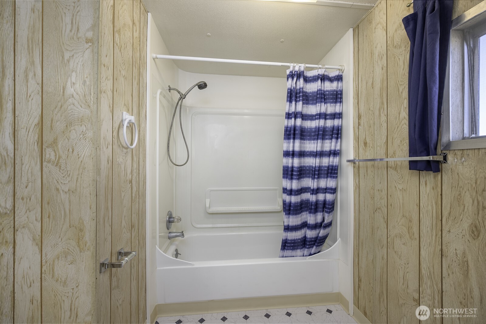 4934 Rd M Northeast Moses Lake, WA 98837 - Photo 25 of 34 a bathroom with a glass shower door