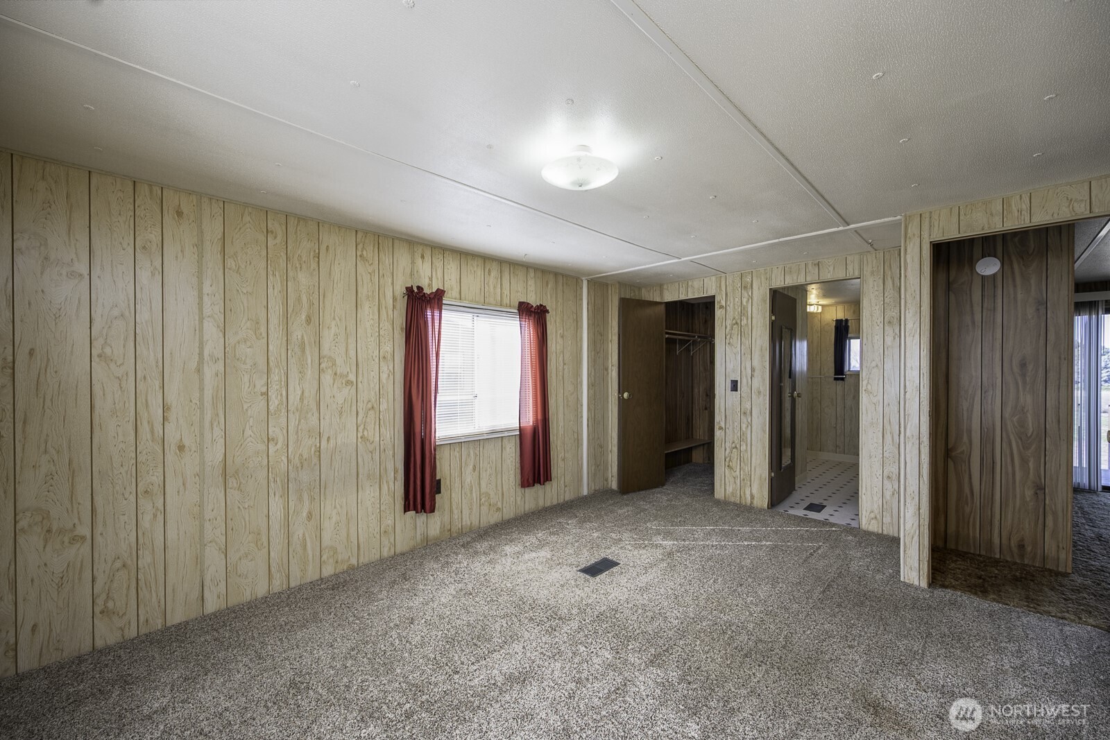 4934 Rd M Northeast Moses Lake, WA 98837 - Photo 33 of 34 an empty room with windows