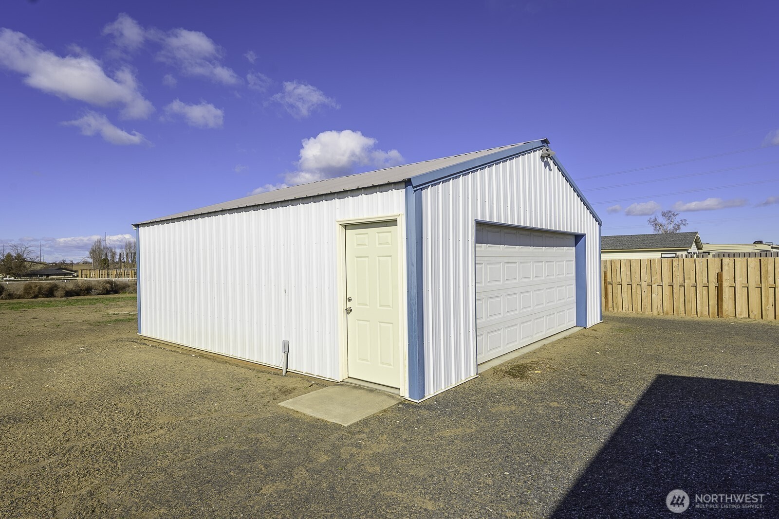 4934 Rd M Northeast Moses Lake, WA 98837 - Photo 7 of 34 a view of a garage