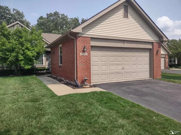 $279,900 | 25435 Tara Lane, Flat Rock, MI 48134
