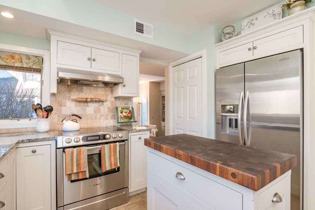 63 Amity Place, Unit 63 Amherst, MA 01002 - Photo 10 of 42 a kitchen with granite countertop a stove and a refrigerator