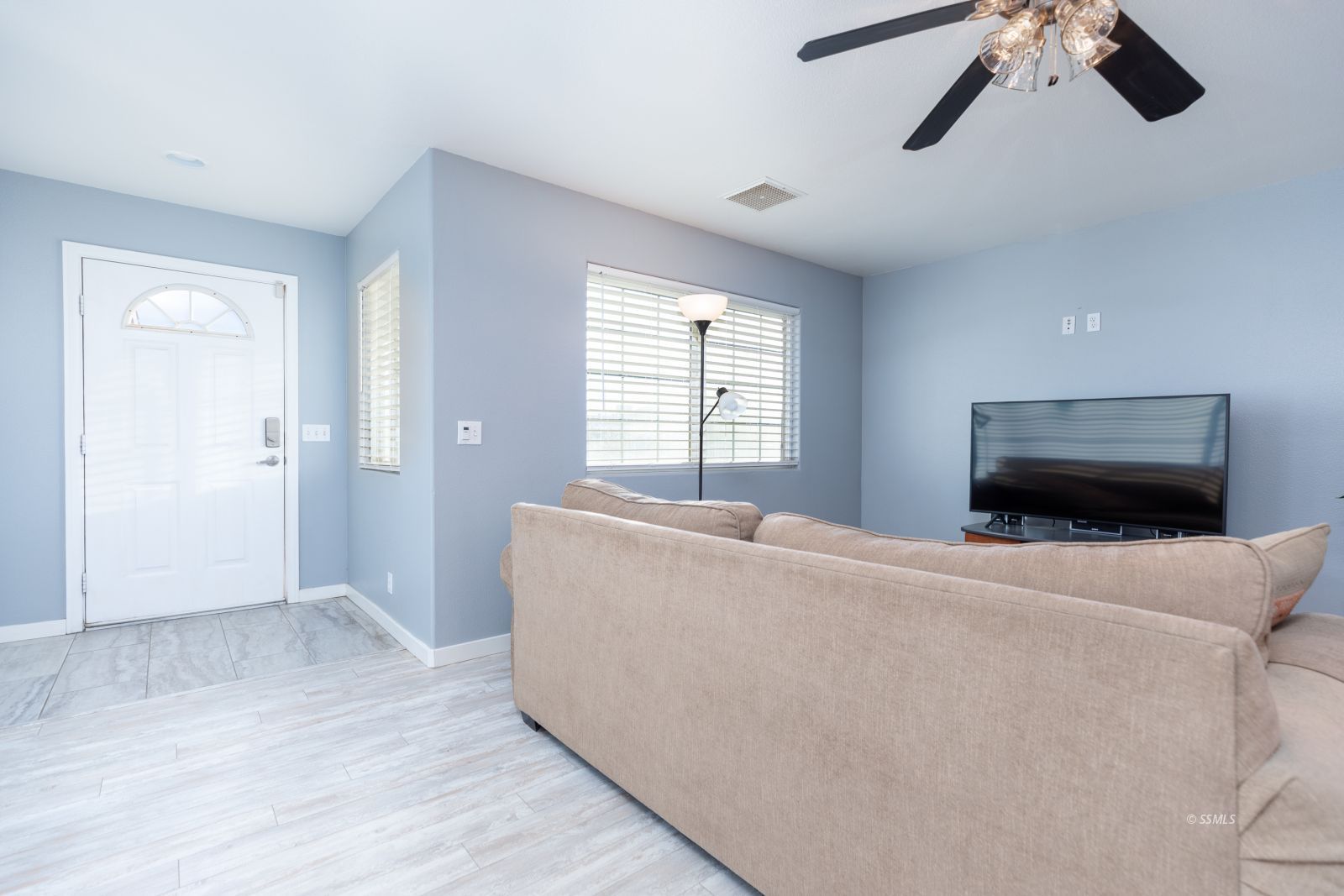 1032 West St George Avenue Ridgecrest, CA 93555 - Photo 5 of 27