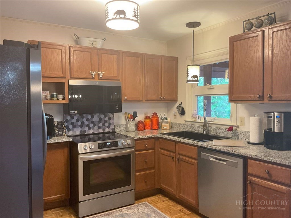137 Maple Road Blowing Rock, NC 28605 - Photo 14 of 25