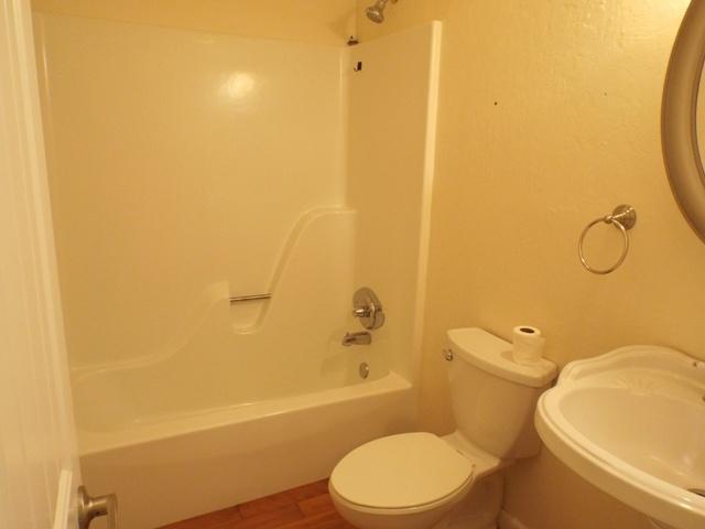 1129 Red Hill Valley Road Southeast, Unit 2 Cleveland, TN 37323 - Photo 34 of 41 1129 Red Hill DSCF2716 hall bath