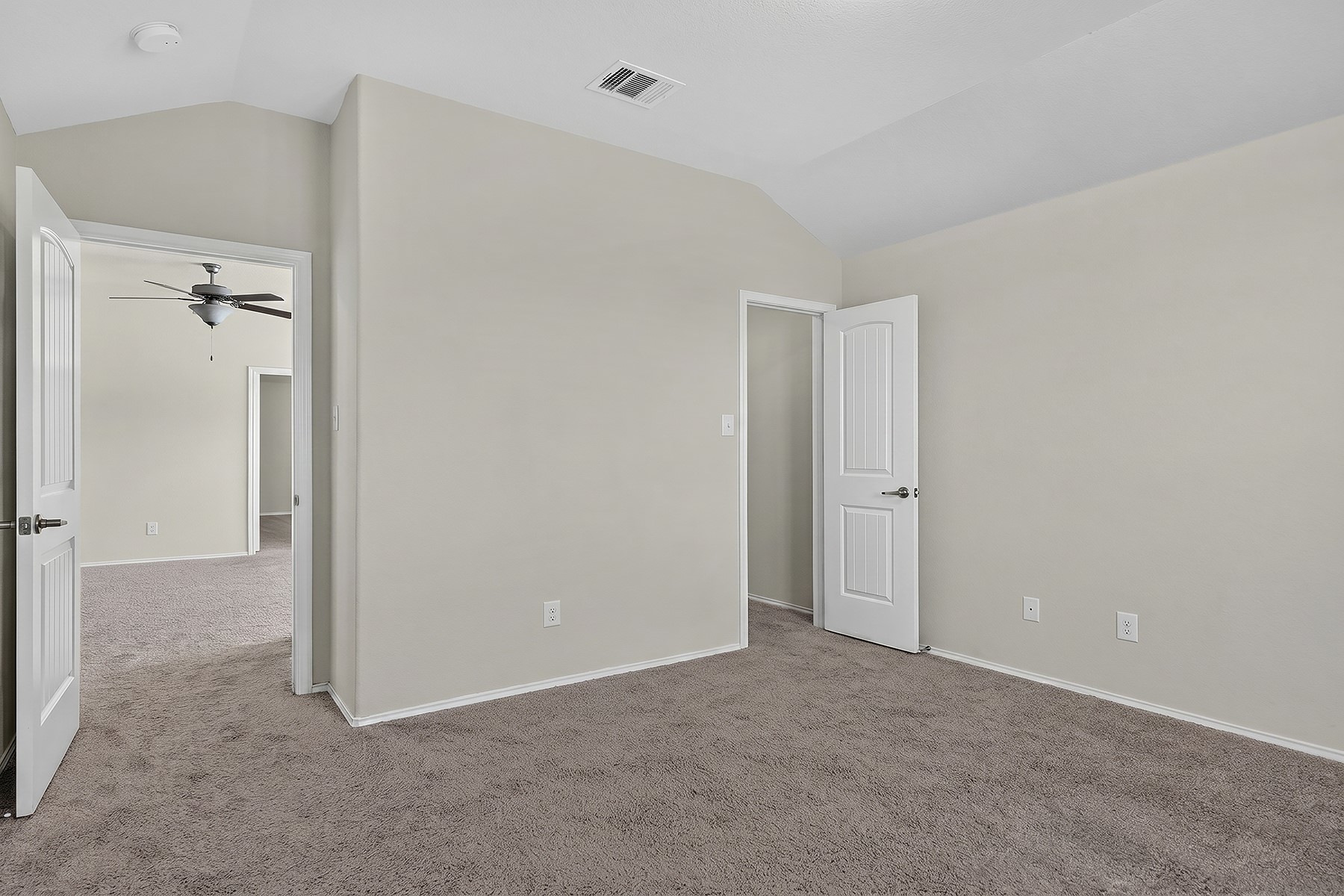 4601 Chestnut Meadows Bend Georgetown, TX 78626 - Photo 26 of 35 A quiet bedroom featuring plush carpeting and a vaulted ceiling for a spacious feel.