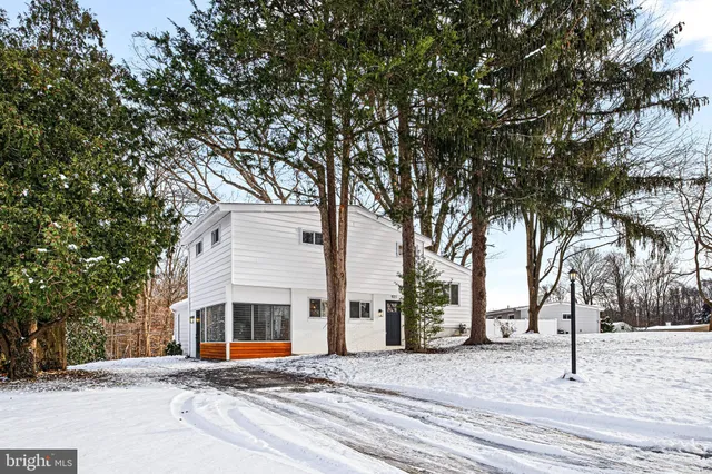 $430,000 | 921 Flora Lane, Upper Chichester, PA 19061