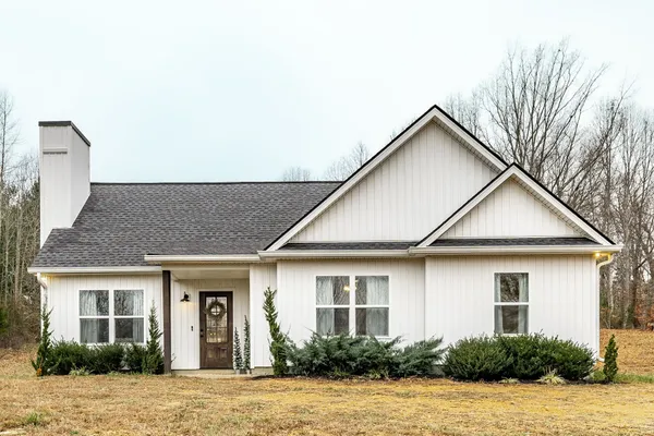 $337,500 | 6883 Us Highway East, Westmoreland, TN 37186