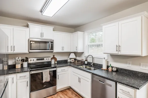 $337,500 | 6883 Us Highway East, Westmoreland, TN 37186