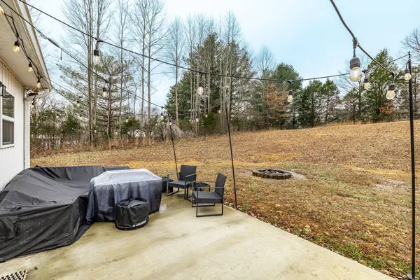 $337,500 | 6883 Us Highway East, Westmoreland, TN 37186