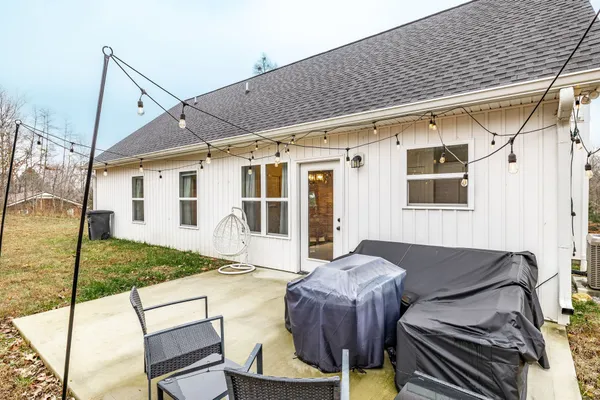 $337,500 | 6883 Us Highway East, Westmoreland, TN 37186