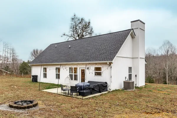 $337,500 | 6883 Us Highway East, Westmoreland, TN 37186