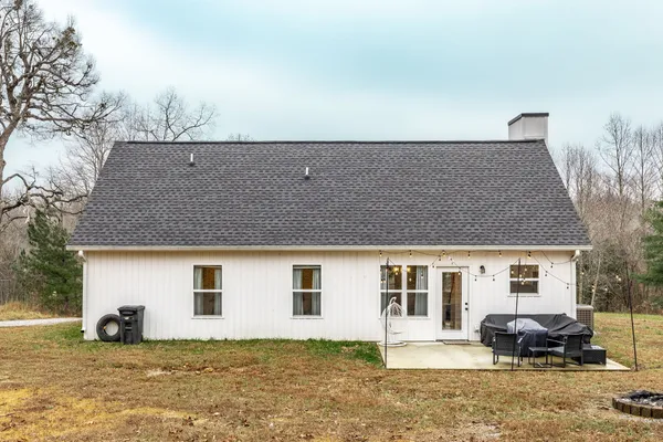 $337,500 | 6883 Us Highway East, Westmoreland, TN 37186