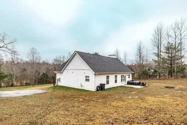 $337,500 | 6883 Us Highway East, Westmoreland, TN 37186