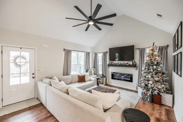 $337,500 | 6883 Us Highway East, Westmoreland, TN 37186