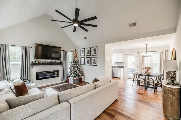 $337,500 | 6883 Us Highway East, Westmoreland, TN 37186