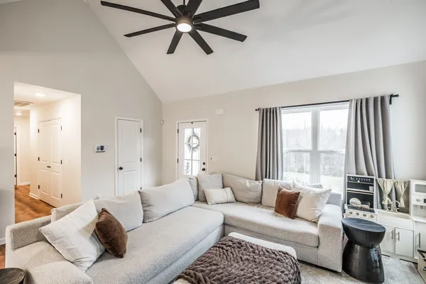 $337,500 | 6883 Us Highway East, Westmoreland, TN 37186