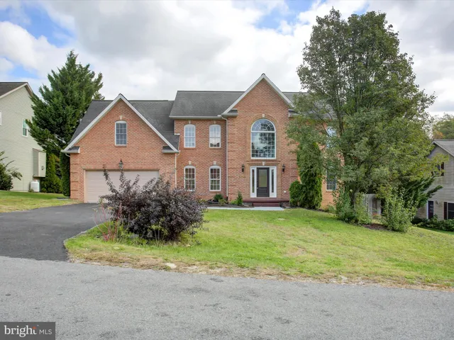 $539,999 | 7980 Golf Vista Drive, Greencastle, PA 17225