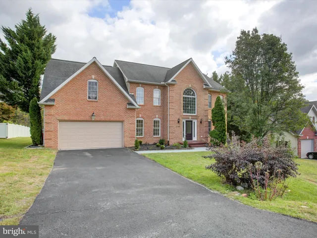 $539,999 | 7980 Golf Vista Drive, Greencastle, PA 17225