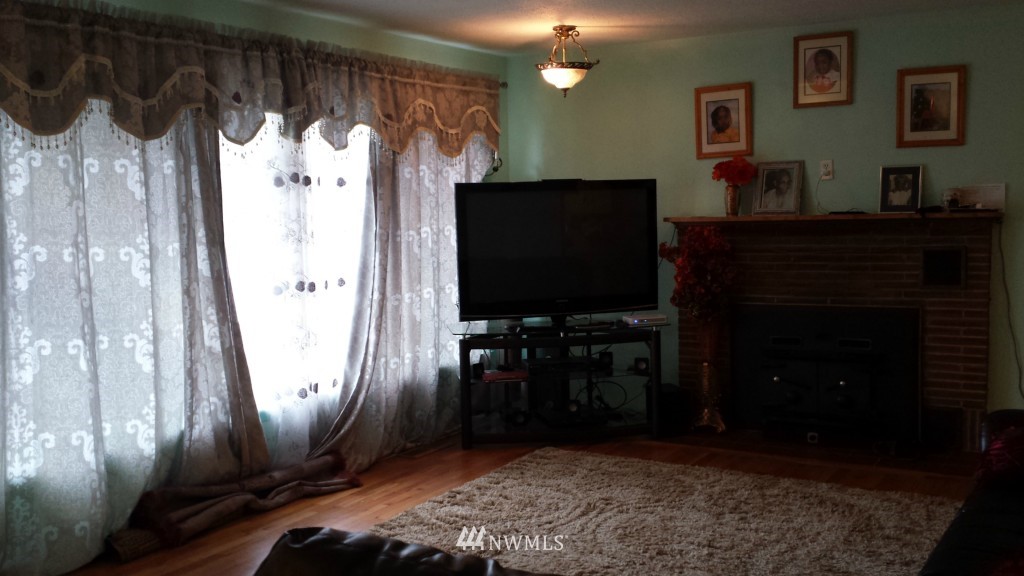 17257 Military Road South SeaTac, WA 98188 - Photo 3 of 12 Gallery Image 3
