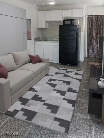 $795 | 1708 Fairfield Avenue, Unit B, Las Vegas, NV 89102