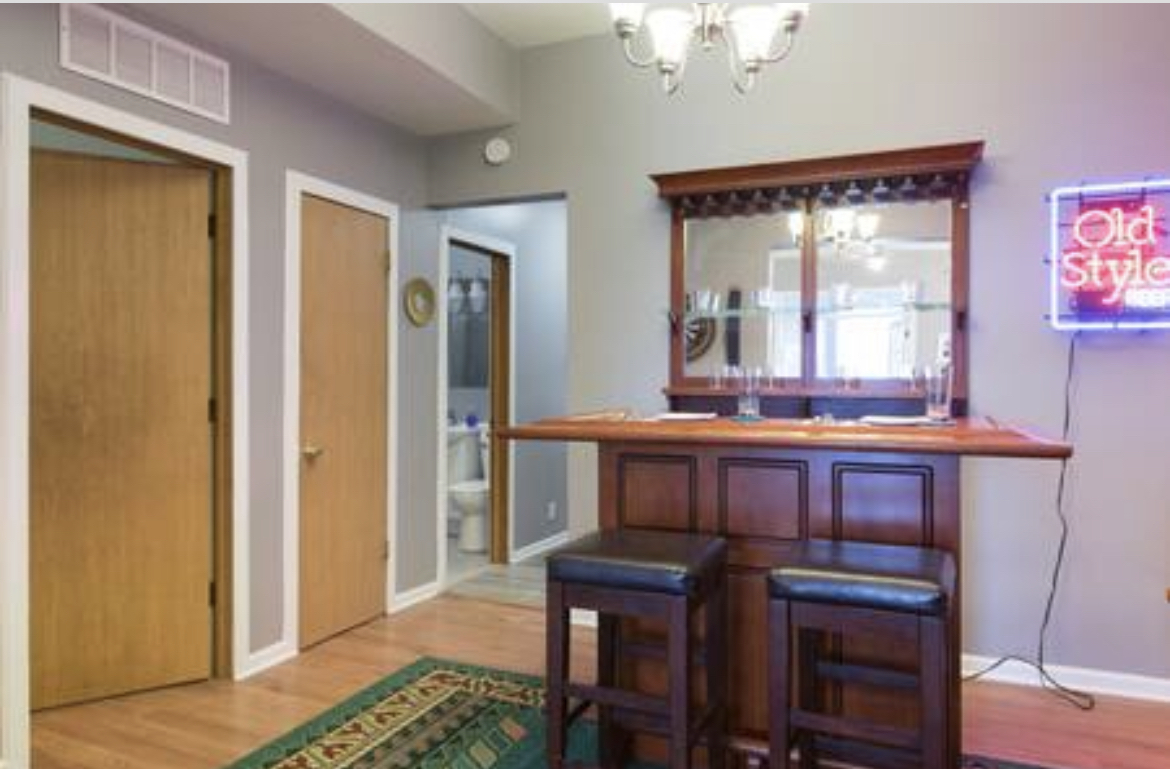 3140 West Fulton Street Chicago, IL 60612 - Photo 18 of 23 a dining room with furniture and window