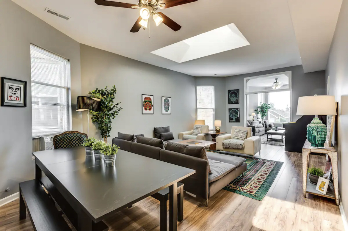 3140 West Fulton Street Chicago, IL 60612 - Photo 2 of 23 a living room with furniture potted plant and a window