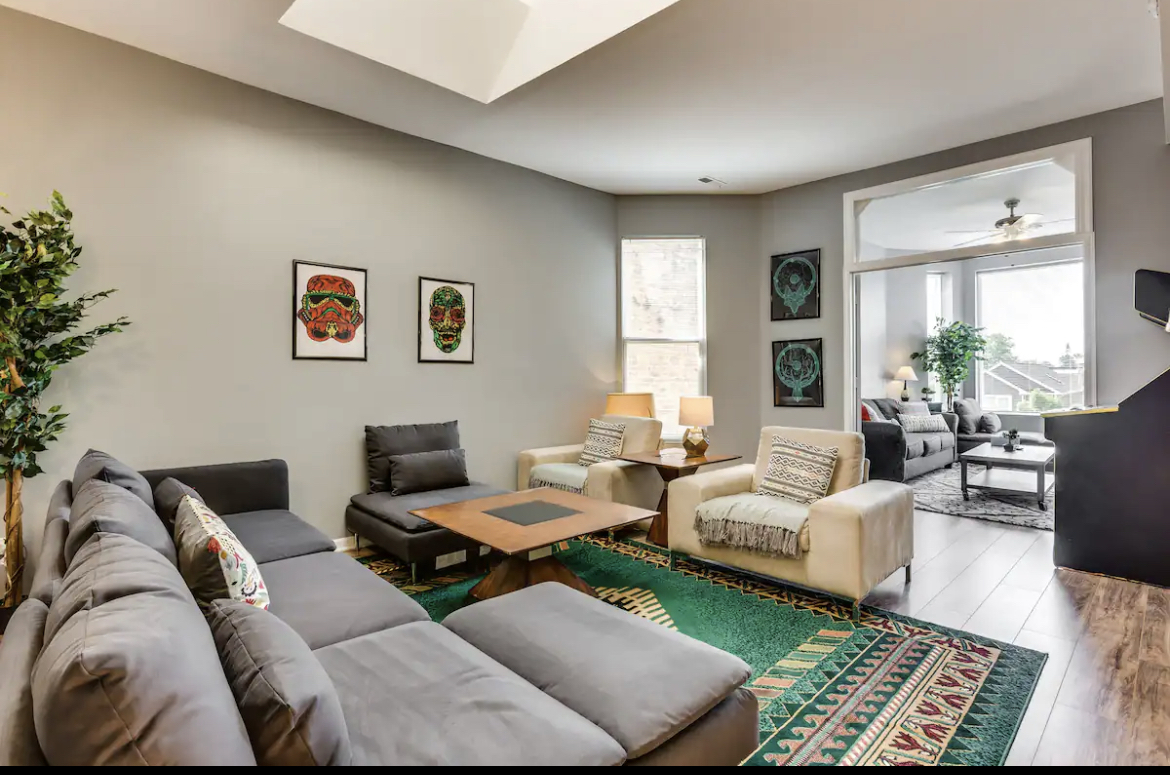 3140 West Fulton Street Chicago, IL 60612 - Photo 6 of 23 a living room with furniture and window