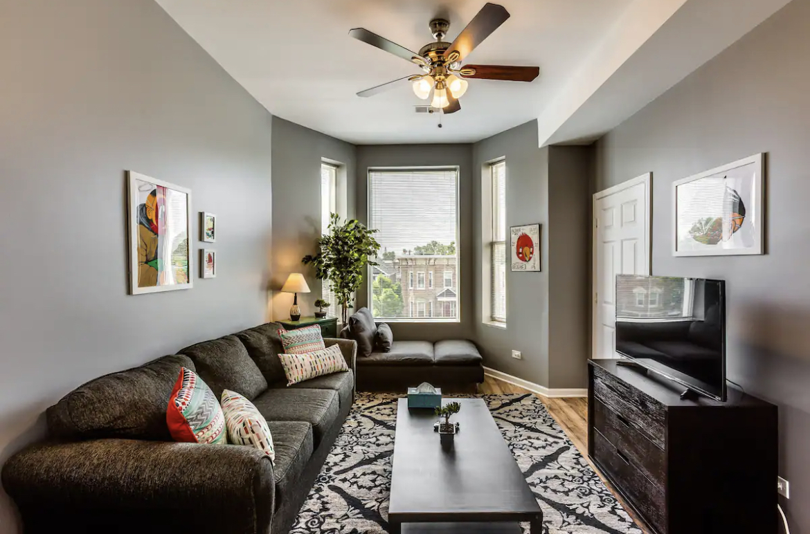 3140 West Fulton Street Chicago, IL 60612 - Photo 8 of 23 a living room with furniture and a flat screen tv