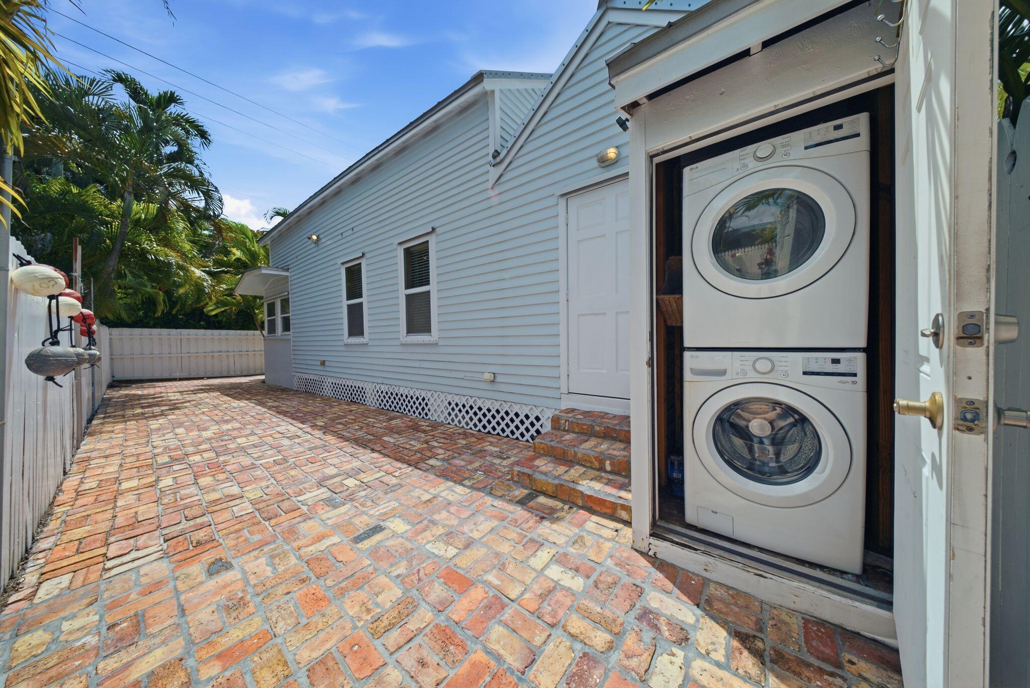 1222 Florida Street Key West, FL 33040 - Photo 23 of 38 18_washer_001