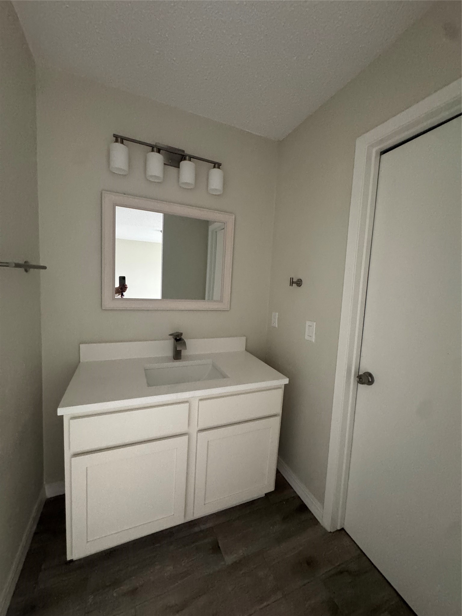 13626 Sunswept Way Houston, TX 77082 - Photo 18 of 30 Divinity maste bathroom