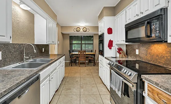 $320,000 | 815 Blue Bluff Road, Riesel, TX 76682