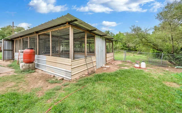 $320,000 | 815 Blue Bluff Road, Riesel, TX 76682